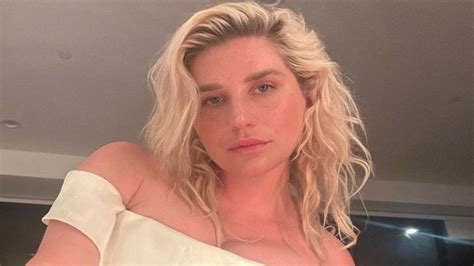 kesha naked|Kesha Shares Daring Nude Photos of Herself Eating a Salad, in Bed